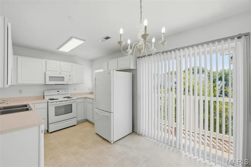 410 Benton Drive #L, St Peters, MO 63376 — listing photo 15 of 34