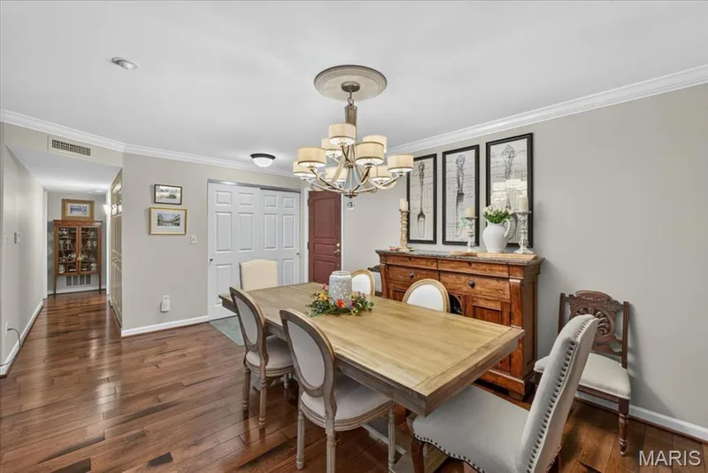 1512 Bedford Forge Court #14, Chesterfield, MO 63017 — listing photo 3 of 32