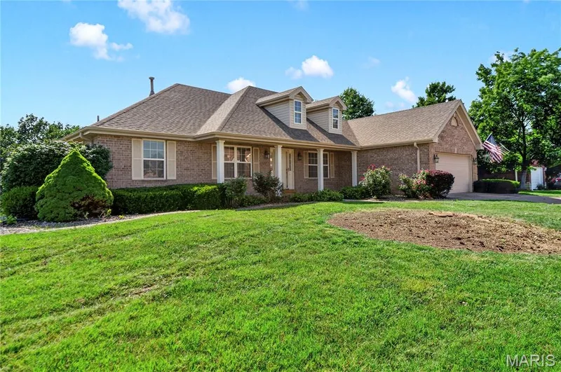 3201 Bear Tracks Drive, Wentzville, MO 63385 — listing photo 2 of 56
