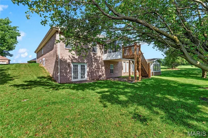 3201 Bear Tracks Drive, Wentzville, MO 63385 — listing photo 5 of 56