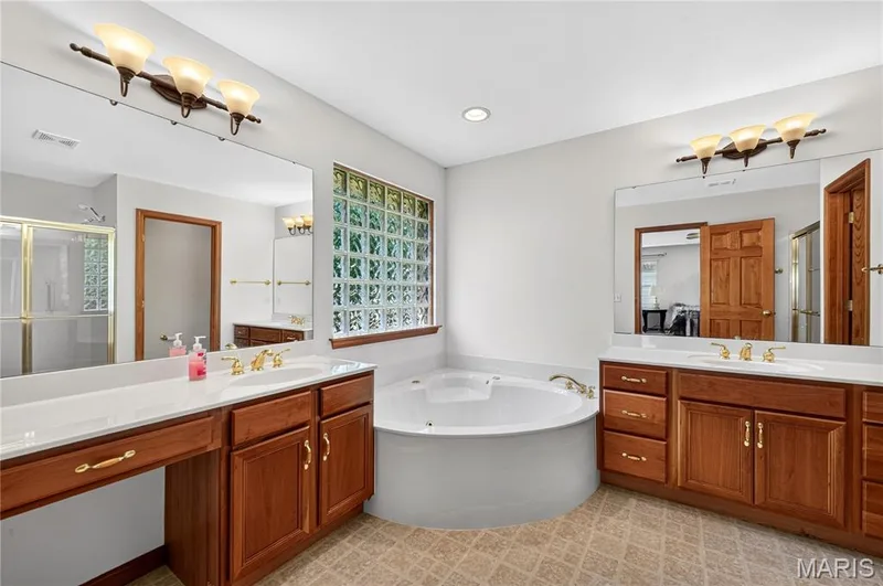 3201 Bear Tracks Drive, Wentzville, MO 63385 — listing photo 18 of 56