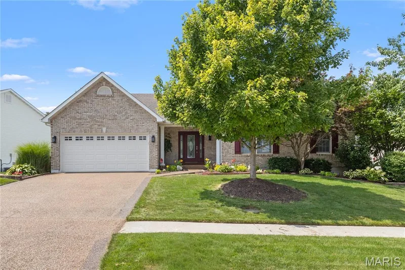 1404 Devonshire County Drive, Wentzville, MO 63385 — listing photo 2 of 36