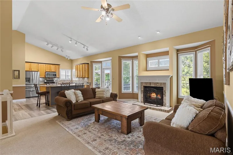 1404 Devonshire County Drive, Wentzville, MO 63385 — listing photo 5 of 36