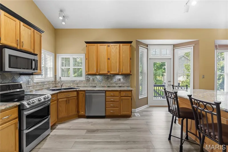 1404 Devonshire County Drive, Wentzville, MO 63385 — listing photo 7 of 36