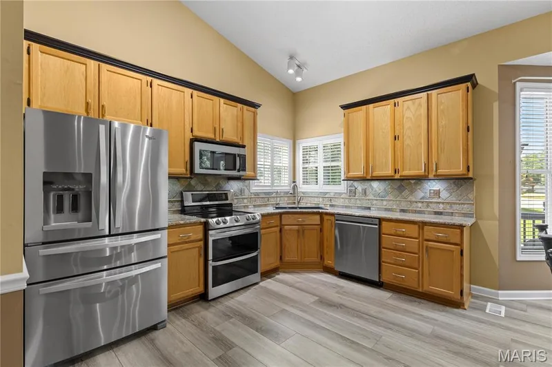 1404 Devonshire County Drive, Wentzville, MO 63385 — listing photo 9 of 36