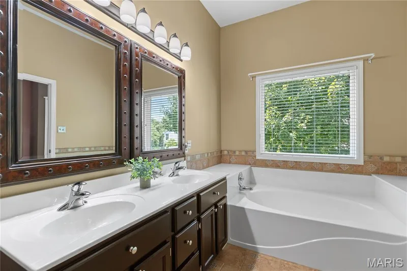 1404 Devonshire County Drive, Wentzville, MO 63385 — listing photo 13 of 36
