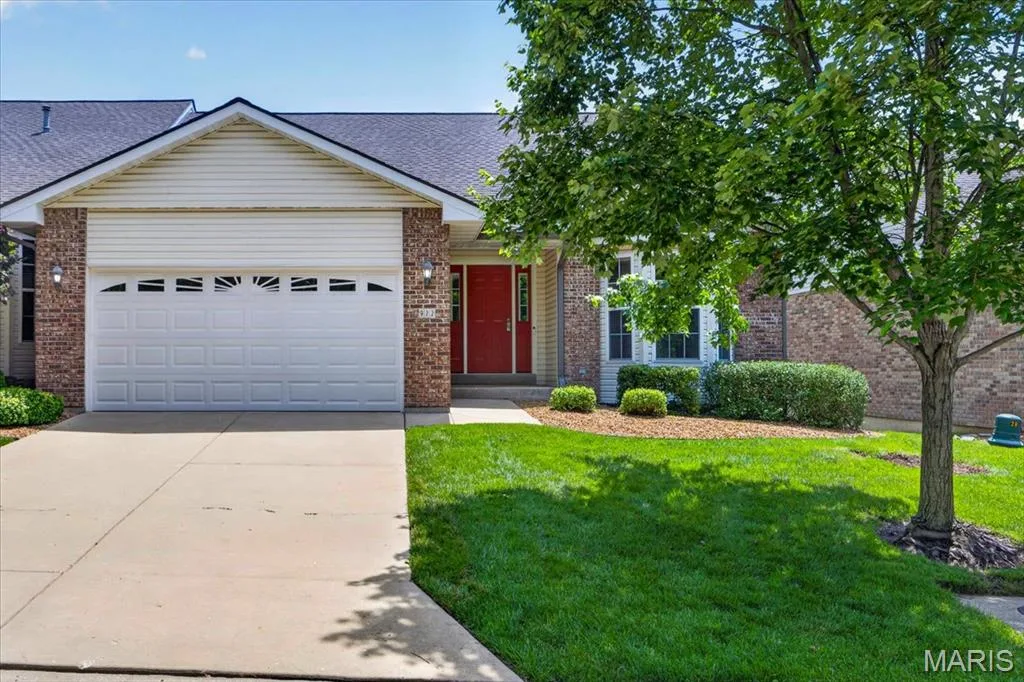 922 Penny Lane, St Peters, MO 63376 — listing photo 1 of 36