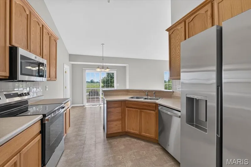 922 Penny Lane, St Peters, MO 63376 — listing photo 8 of 36