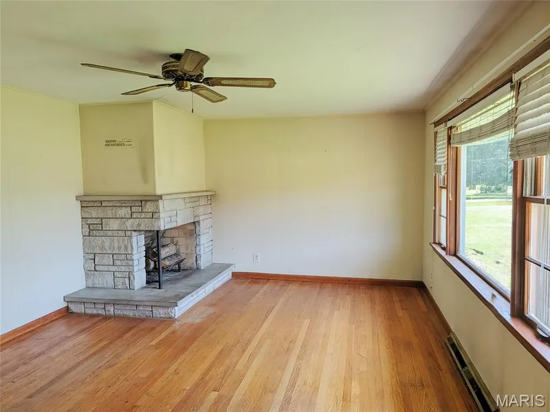 3901 Highway D, Defiance, MO 63341 — listing photo 2 of 32
