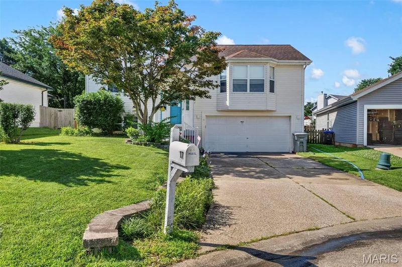Two-story residence featuring light-toned siding, and  a bay window — 17 Kingspointe Court, St Peters, MO 63376
