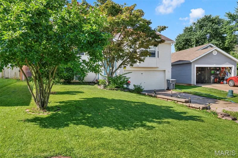 17 Kingspointe Court, St Peters, MO 63376 — listing photo 4 of 34