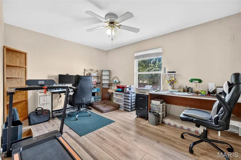 Spacious room with a ceiling fan, and window with blinds — 17 Kingspointe Court, St Peters, MO 63376