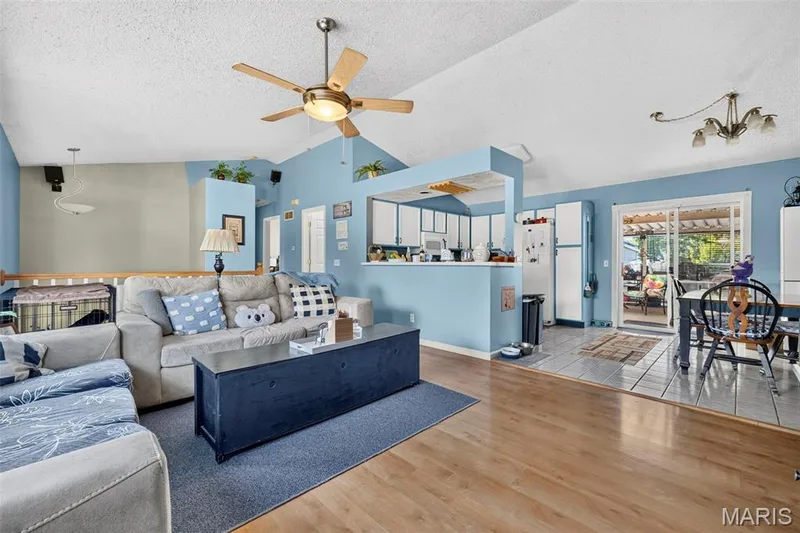 O — 17 Kingspointe Court, St Peters, MO 63376