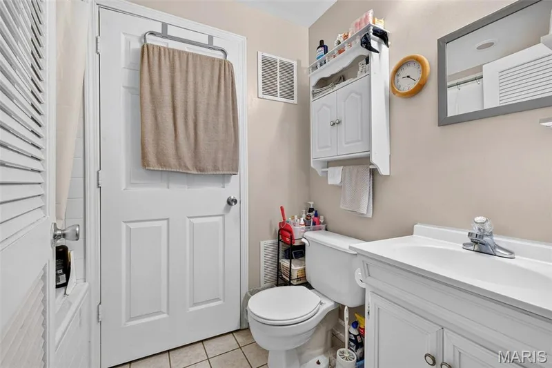 Lower level bathroom — 17 Kingspointe Court, St Peters, MO 63376