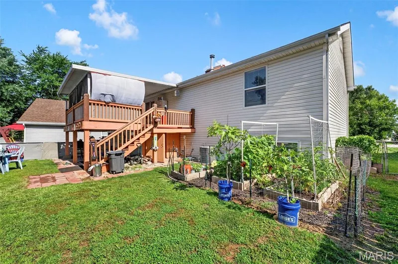 beautiful garden. and storage under deck — 17 Kingspointe Court, St Peters, MO 63376
