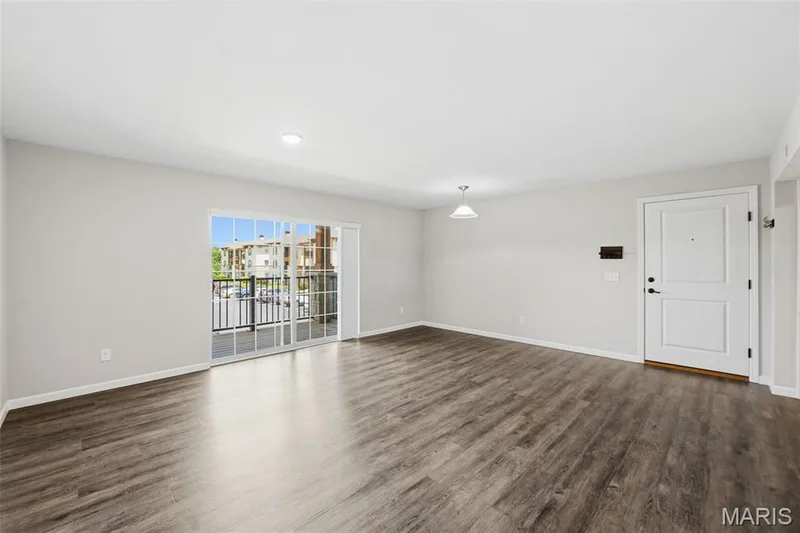 Spacious Family Room and breakfast room w/ LVP flooring — 321 Bordeaux Way, St Peters, MO 63376