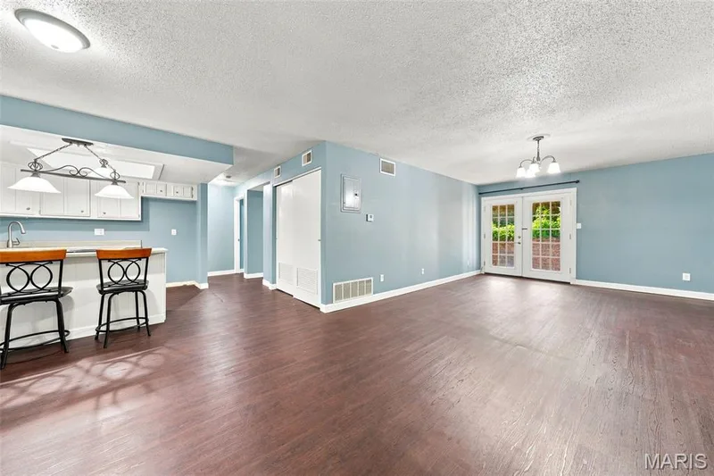 1465 Heritage Landing #104, St Charles, MO 63303 — listing photo 2 of 25