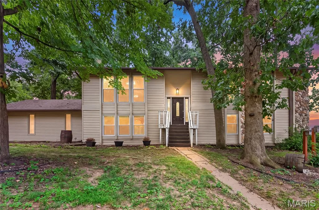 41 Oak Forest Drive, St Charles, MO 63303 — listing photo 1 of 42