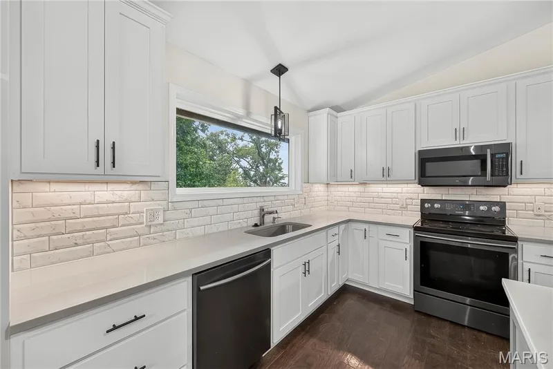 41 Oak Forest Drive, St Charles, MO 63303 — listing photo 14 of 42