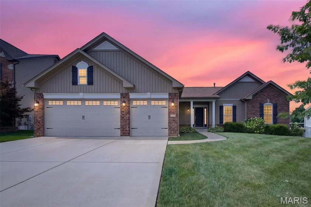 Stunning 3 bedroom home in O'Fallon — 1125 Duxbury Lane, O'Fallon, MO 63366