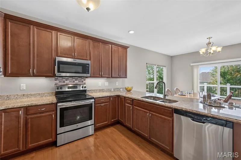 Seamless transitions between rooms — 1125 Duxbury Lane, O'Fallon, MO 63366