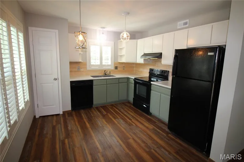 1502 Surrey Lane, St Peters, MO 63304 — listing photo 4 of 20