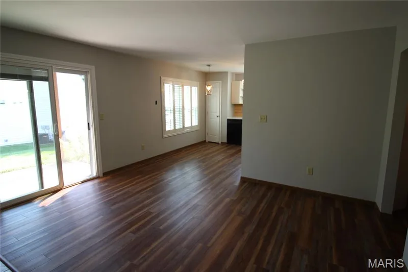 1502 Surrey Lane, St Peters, MO 63304 — listing photo 5 of 20