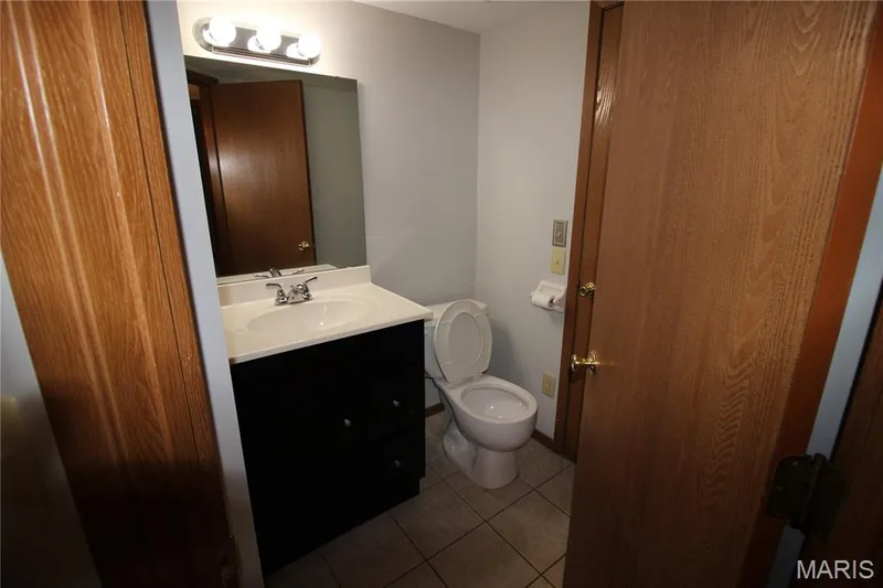 hall half bath — 1502 Surrey Lane, St Peters, MO 63304