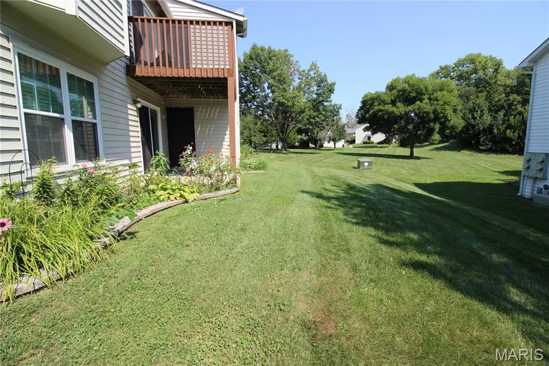 common ground — 1502 Surrey Lane, St Peters, MO 63304