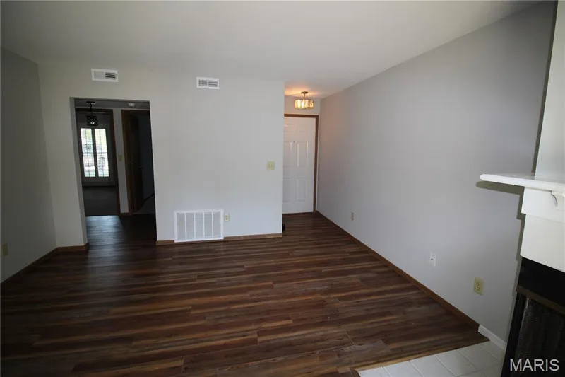 1502 Surrey Lane, St Peters, MO 63304 — listing photo 7 of 20