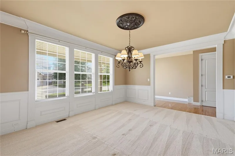 5500 Wooded Creek Drive, O'Fallon, MO 63304 — listing photo 5 of 36