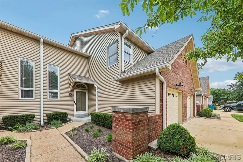 16180 Lea Oak Court, Chesterfield, MO 63017 — listing photo 3 of 27