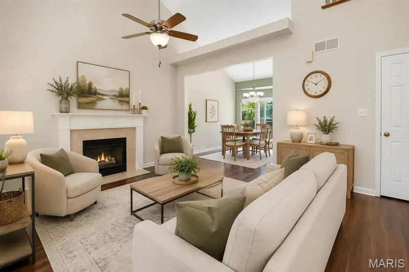Virtually staged — 11 Towergate Court, Lake St. Louis, MO 63367