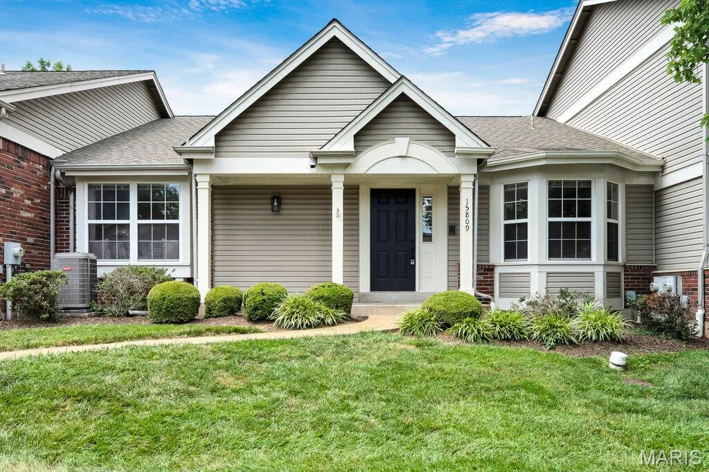 15809 Kersten Ridge Dr, Chesterfield, MO 63017 — listing photo 1 of 40