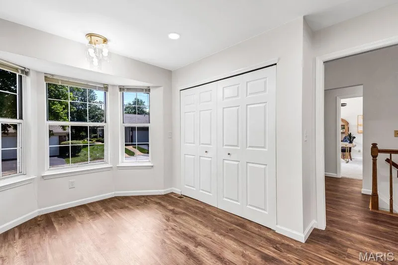 15809 Kersten Ridge Dr, Chesterfield, MO 63017 — listing photo 6 of 40