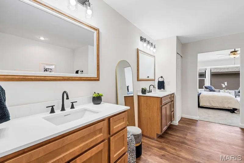 15809 Kersten Ridge Dr, Chesterfield, MO 63017 — listing photo 18 of 40