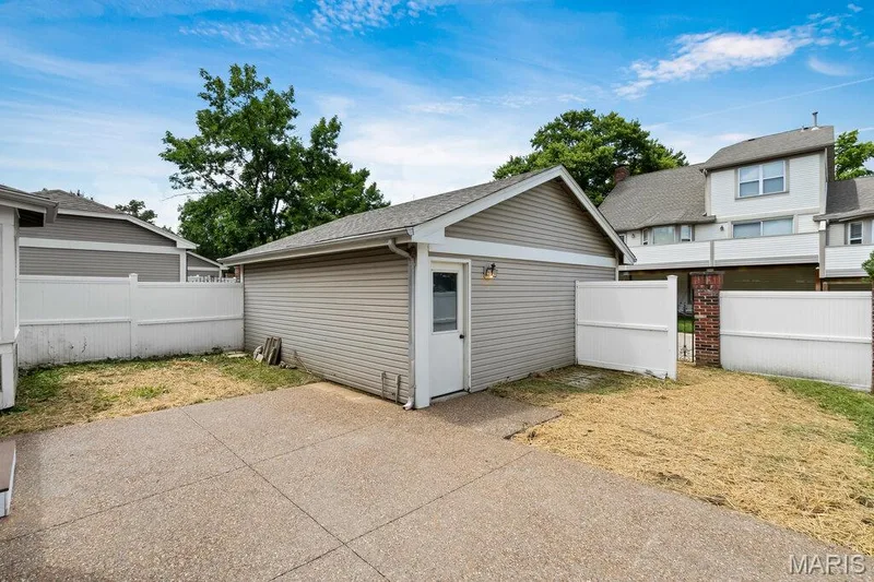 15809 Kersten Ridge Dr, Chesterfield, MO 63017 — listing photo 30 of 40