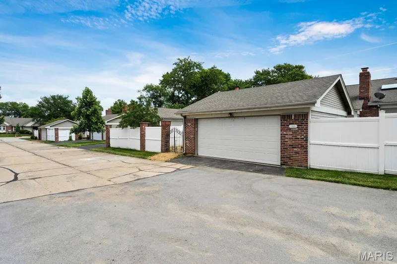 15809 Kersten Ridge Dr, Chesterfield, MO 63017 — listing photo 36 of 40