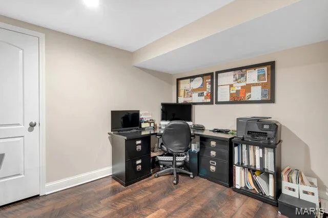 Office nook has an adjacent walk-in closet — 15578 Summer Lake Drive, Chesterfield, MO 63017
