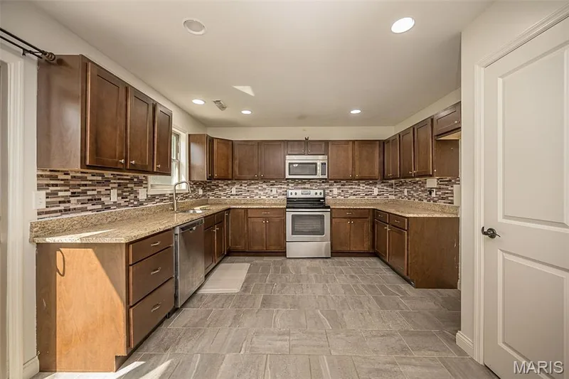 1102 Marathon Drive, Foristell, MO 63348 — listing photo 10 of 37