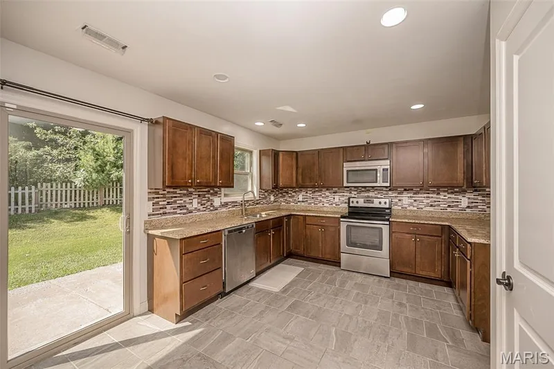 1102 Marathon Drive, Foristell, MO 63348 — listing photo 11 of 37