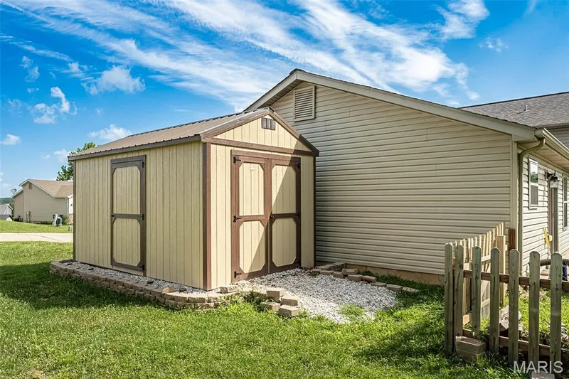 10x16 w/ electric. — 1102 Marathon Drive, Foristell, MO 63348