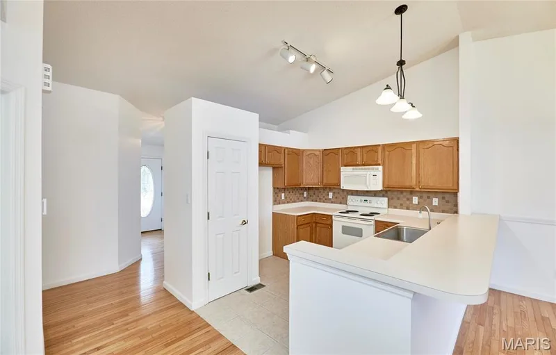 12 Battersea Court #3B, O'Fallon, MO 63366 — listing photo 8 of 52