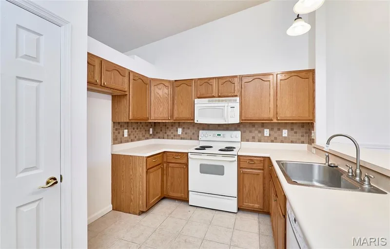 12 Battersea Court #3B, O'Fallon, MO 63366 — listing photo 13 of 52