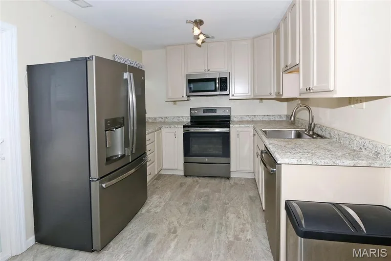 Fully furnished kitchen — 116 Jubilee Hill Drive #G, Wildwood, MO 63040