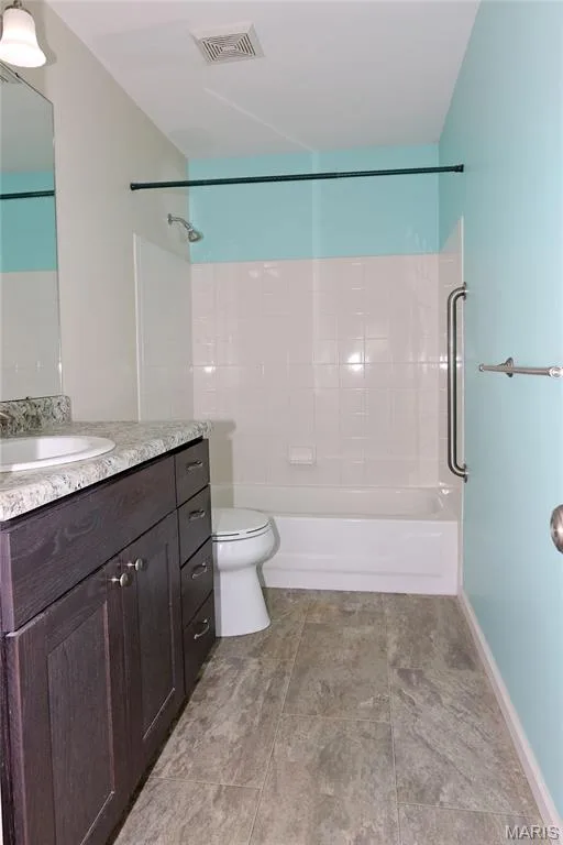 Full bathroom with a linen closet — 116 Jubilee Hill Drive #G, Wildwood, MO 63040