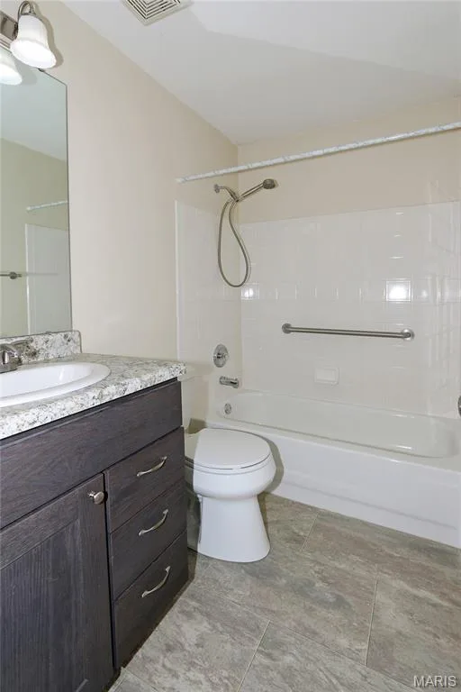 Hallway bathroom — 116 Jubilee Hill Drive #G, Wildwood, MO 63040