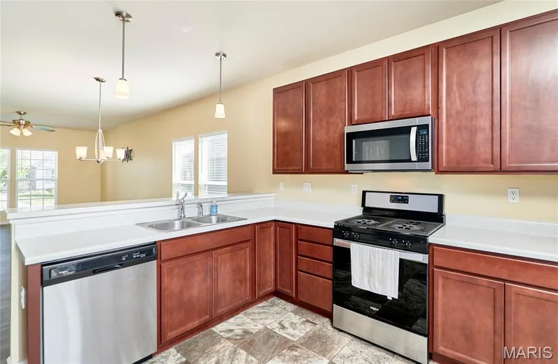 212 Barrington Ridge Lane, Wentzville, MO 63385 — listing photo 15 of 47