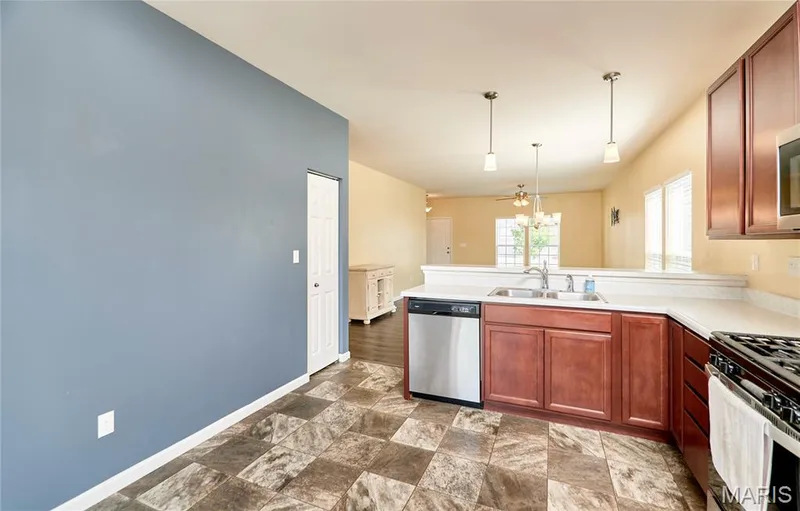 212 Barrington Ridge Lane, Wentzville, MO 63385 — listing photo 16 of 47