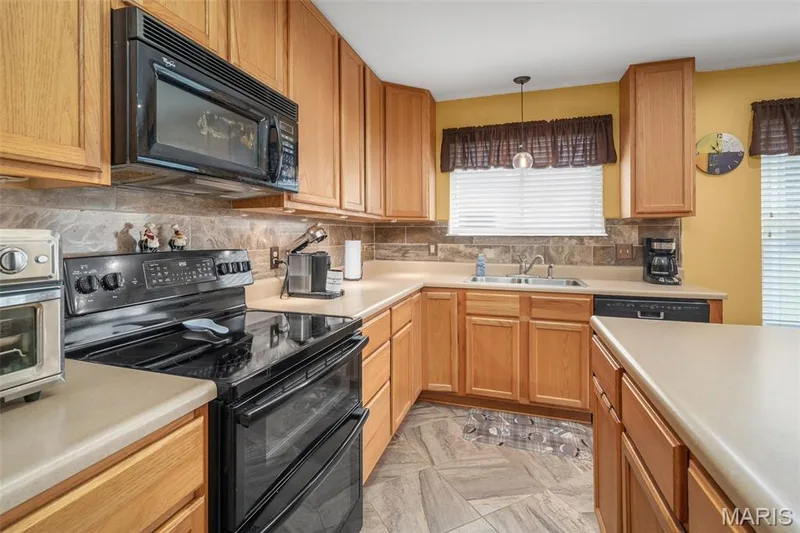 226 Charging Bear Drive, Wentzville, MO 63385 — listing photo 15 of 47